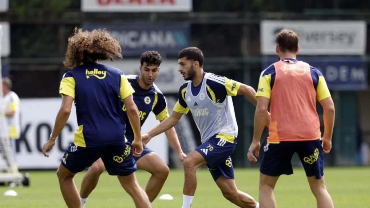 Foto - Fenerbahçe’nin beklenen ismi geri döndü! İşte antrenmandan görüntüler