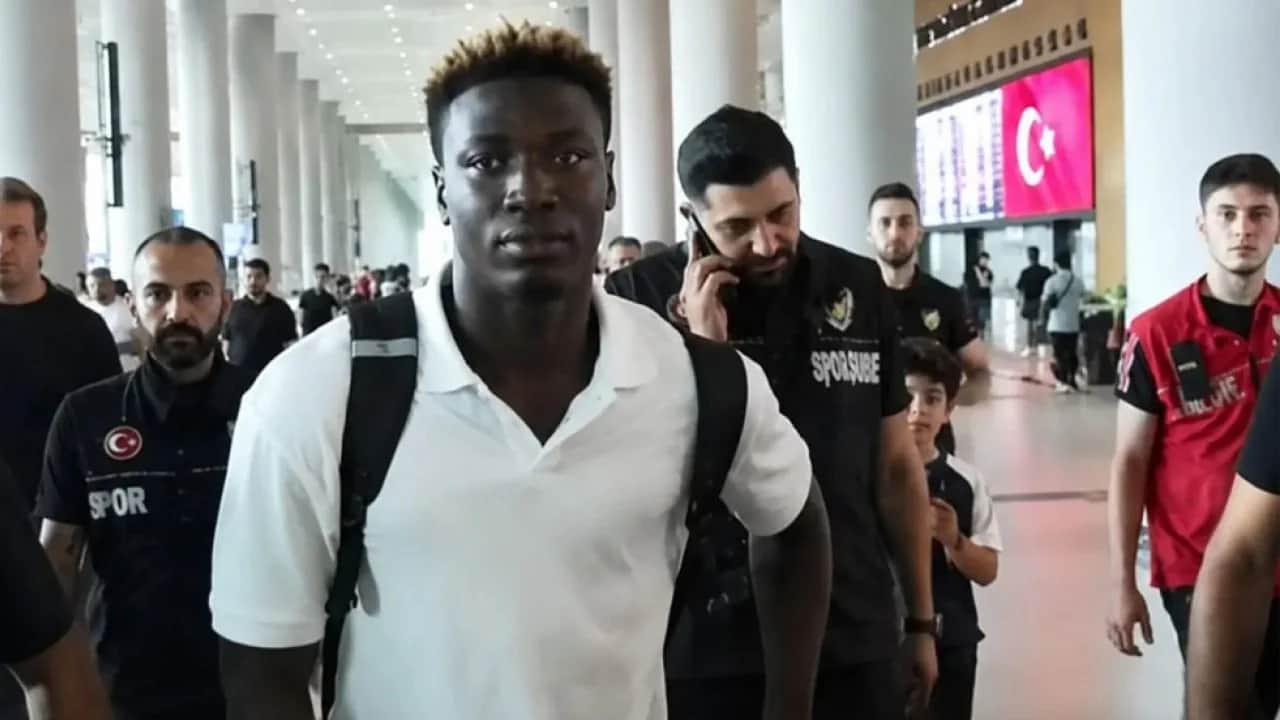 Fenerbahçe’ye genç savunmacı! Ganalı Oppong İstanbul'a geldi