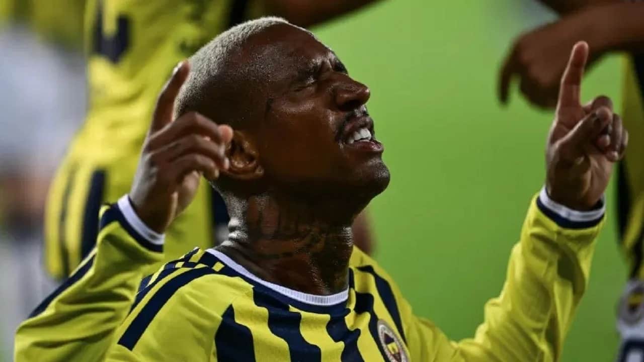 Fenerbahçe'ye veda etti! Talisca İstanbul'dan ayrıldı