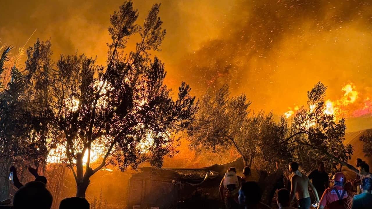 Foto - Fethiye yangınında yerli müdahale! ‘Nefes’ alevlerin önünü kesti
