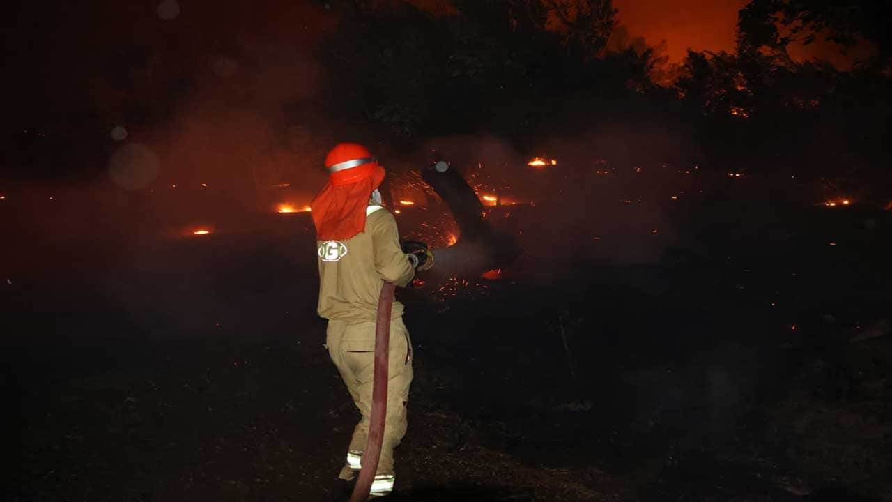 Foto - Fethiye'de alevler evlere sıçradı! Orman yangını büyüyor, mahalleler tahliye ediliyor!
