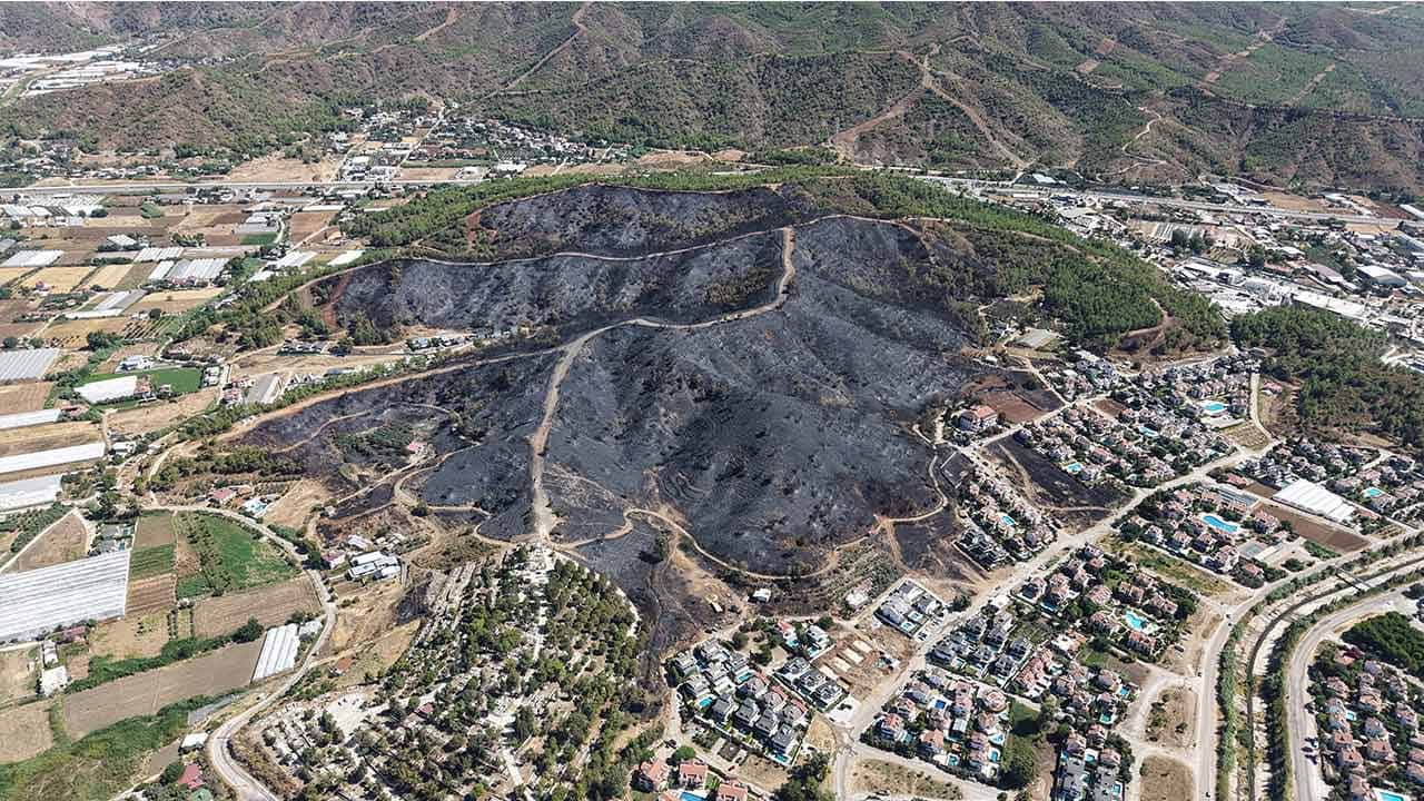 Foto - Fethiye'deki yangının izi havadan görüntülendi! Ormanlık alan siyaha büründü