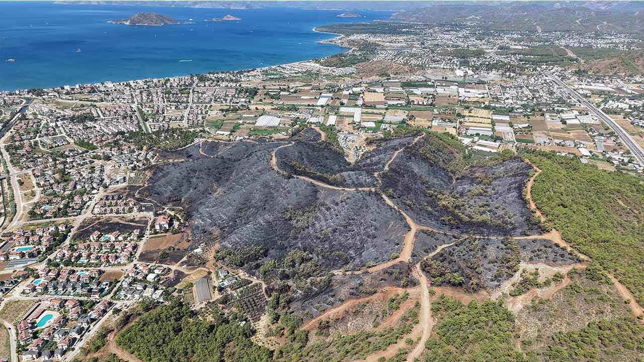 Foto - Fethiye'deki yangının izi havadan görüntülendi! Ormanlık alan siyaha büründü