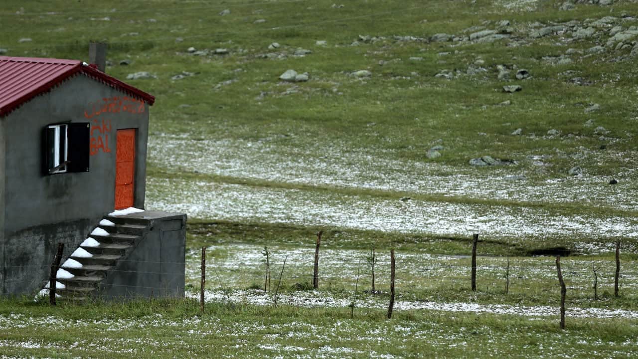 Foto - Fındık büyüklüğünde dolu yağdı! Çıldır’da gökyüzü bir anda karardı