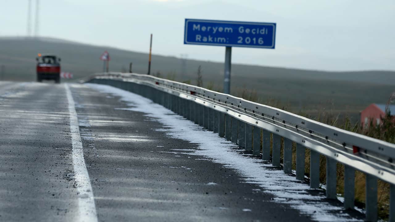 Foto - Fındık büyüklüğünde dolu yağdı! Çıldır’da gökyüzü bir anda karardı