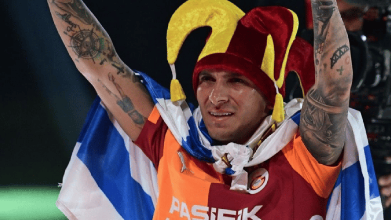 Foto - Fiorentina'dan çok büyük uyanıklık gelse de... Zam mam yok ve bu konulara dahil olan biyonik adam...