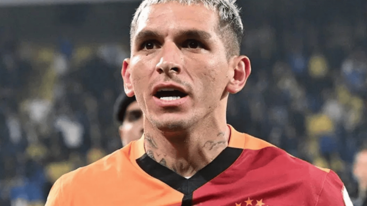 Foto - Fiorentina'dan çok büyük uyanıklık gelse de... Zam mam yok ve bu konulara dahil olan biyonik adam...