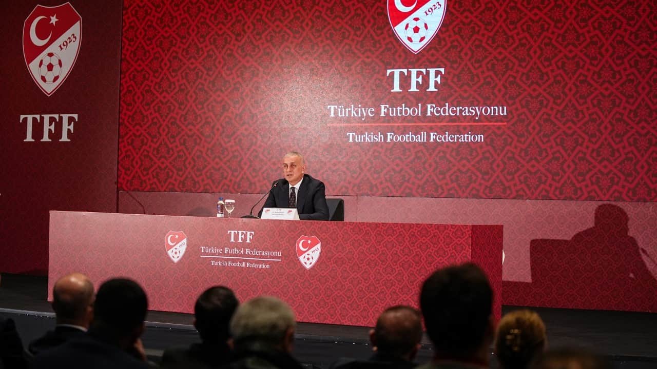 Foto - Flaş gelişme: Yayıncı kuruluşla ipler gerildi! Yeni dönemde Süper Lig maçlarını kim yayınlayacak?