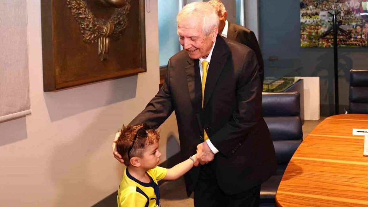 Foto - Forması zorla çıkarılan minik Göktuğ, Aziz Yıldırım ile buluştu