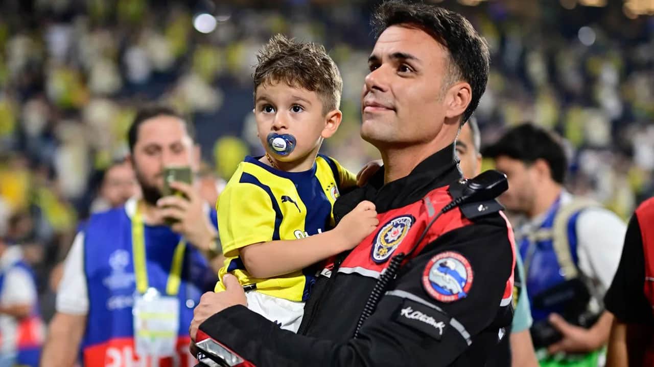 Foto - Forması zorla çıkarılan minik Göktuğ, Aziz Yıldırım ile buluştu