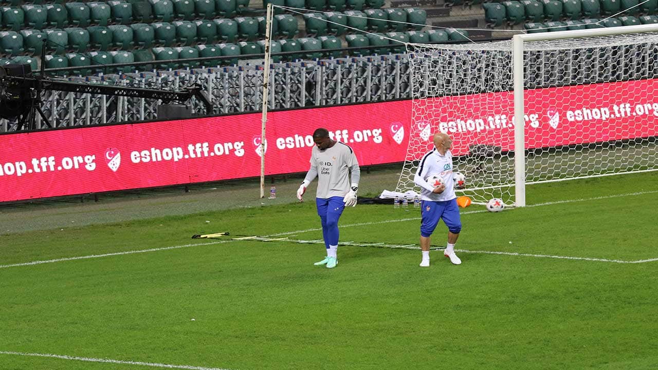 Foto - Fransa Milli Takımı Kocaeli'nde sahaya indi! Zinedine Zidane yönetimindeki Horozlar Türkiye maçı hazırlıklarını tamamladı!
