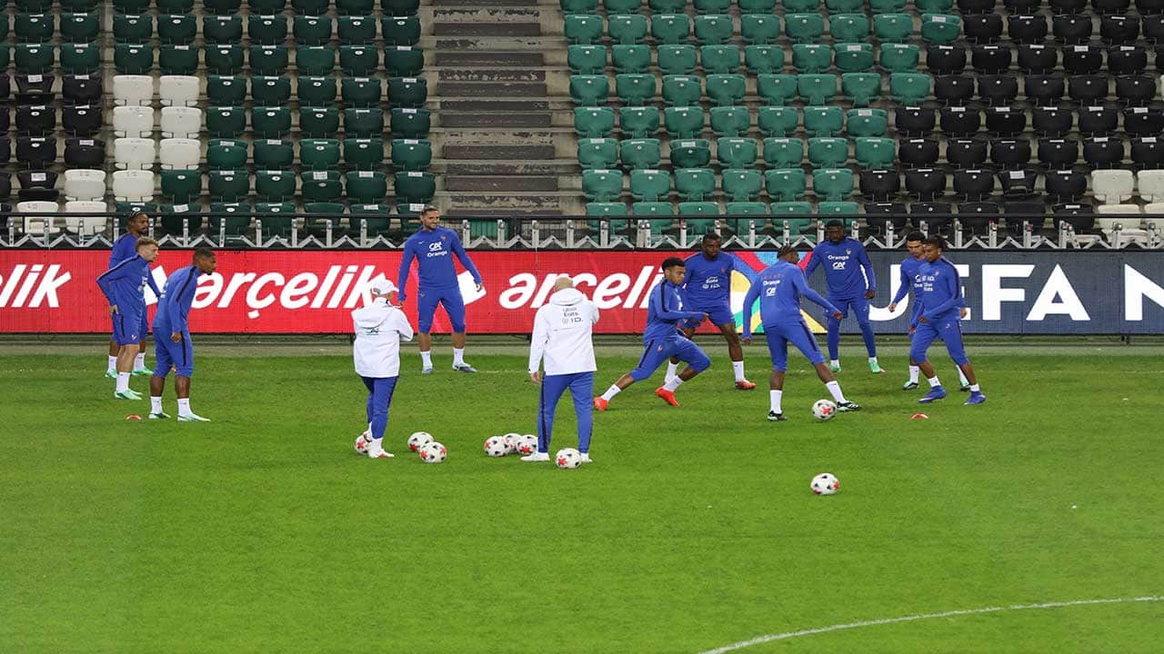 Foto - Fransa Milli Takımı Kocaeli'nde sahaya indi! Zinedine Zidane yönetimindeki Horozlar Türkiye maçı hazırlıklarını tamamladı!