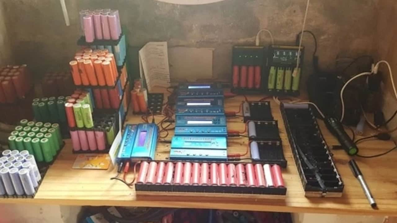 Foto - Fransa'da dev bir sistem yapan bir teknoloji meraklısı: Laptopları topladı! Sakın bunu yapmayın