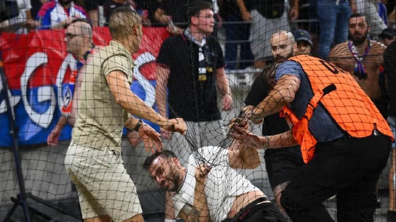Foto - Fransız basını duyurdu! UEFA'dan Lyon-Fenerbahçe maçına soruşturma