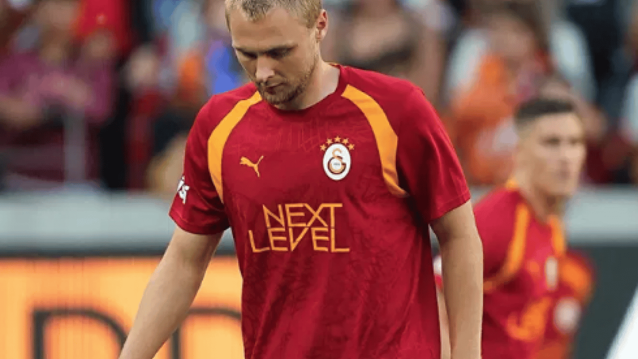 Foto - Galatasaray çöpünü nihayet kapının önüne koydu! O şapkasıyla şimdi takılabilir rahatlıkla...