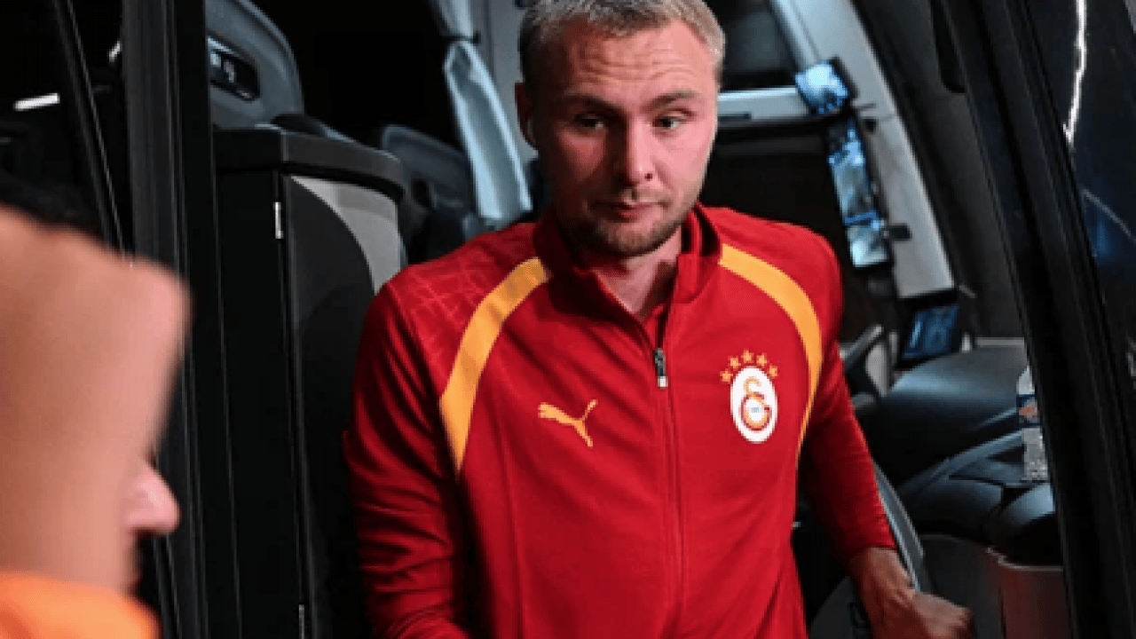 Foto - Galatasaray çöpünü nihayet kapının önüne koydu! O şapkasıyla şimdi takılabilir rahatlıkla...