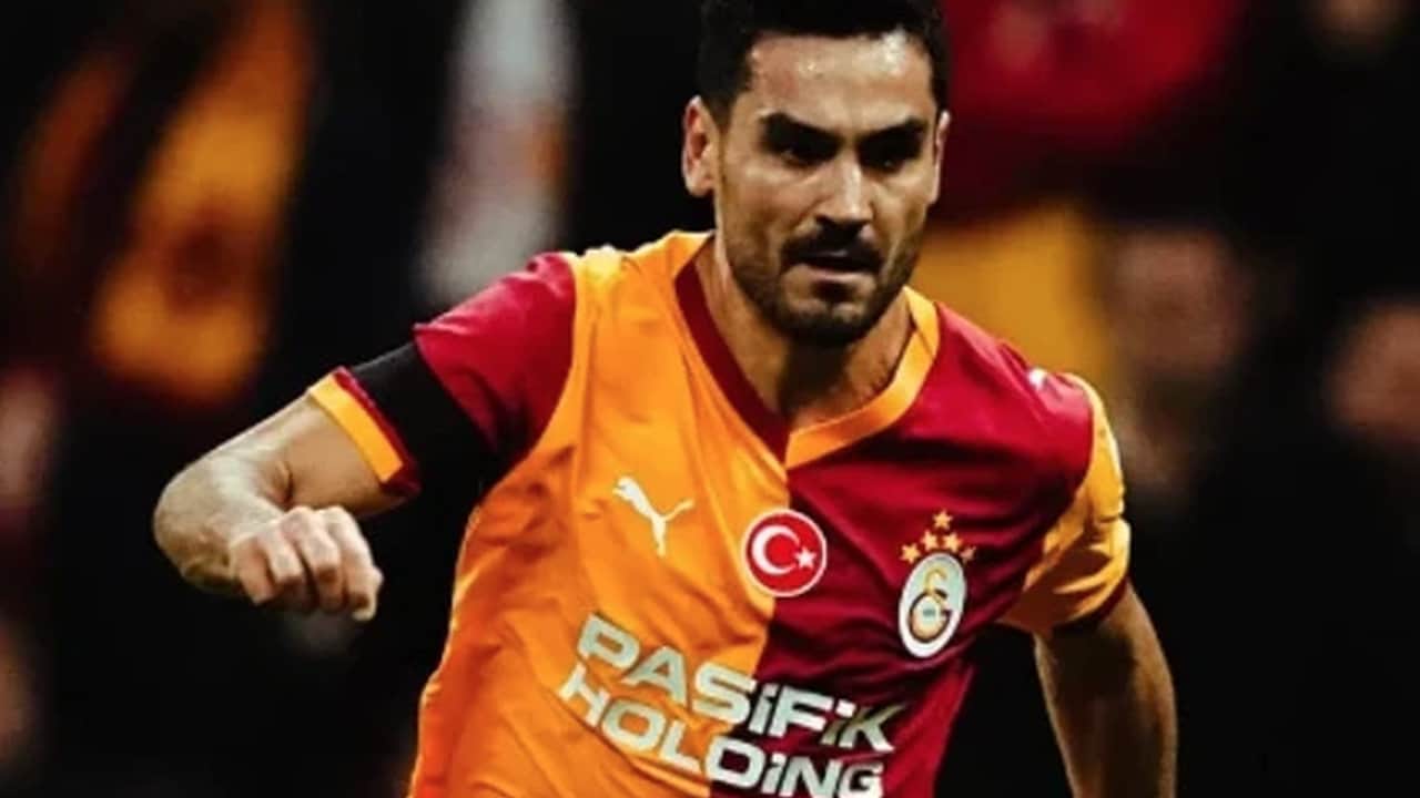 Foto - Galatasaray’da herkesi ters köşe yapan gelişme! Yıldız futbolcuyla ipler kopma noktasında, her an gidebilir