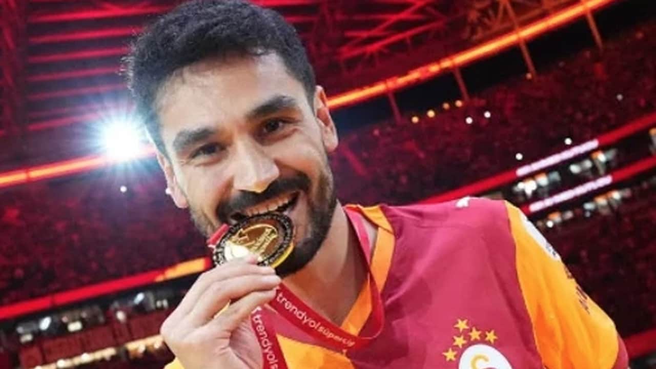 Foto - Galatasaray’da herkesi ters köşe yapan gelişme! Yıldız futbolcuyla ipler kopma noktasında, her an gidebilir