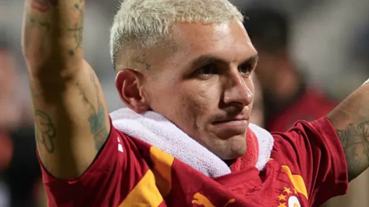Galatasaraylılar merakla bekliyor sonu ne olacak diye! Bunun için ayrılmak istiyor olamaz...