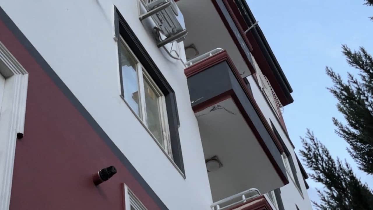 Foto - Gaziantep'te kan donduran olay! Kadın pencereden atladı, arkasından koca ve 5 yaşındaki çocuk da kendini boşluğa bıraktı
