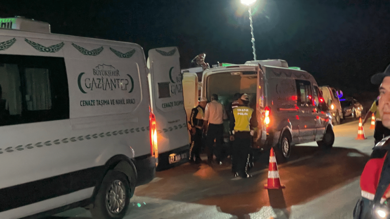 Foto - Gaziantep’teki facia yürekleri yaktı: Feci kazada can veren 7 kişinin kimliği belli oldu