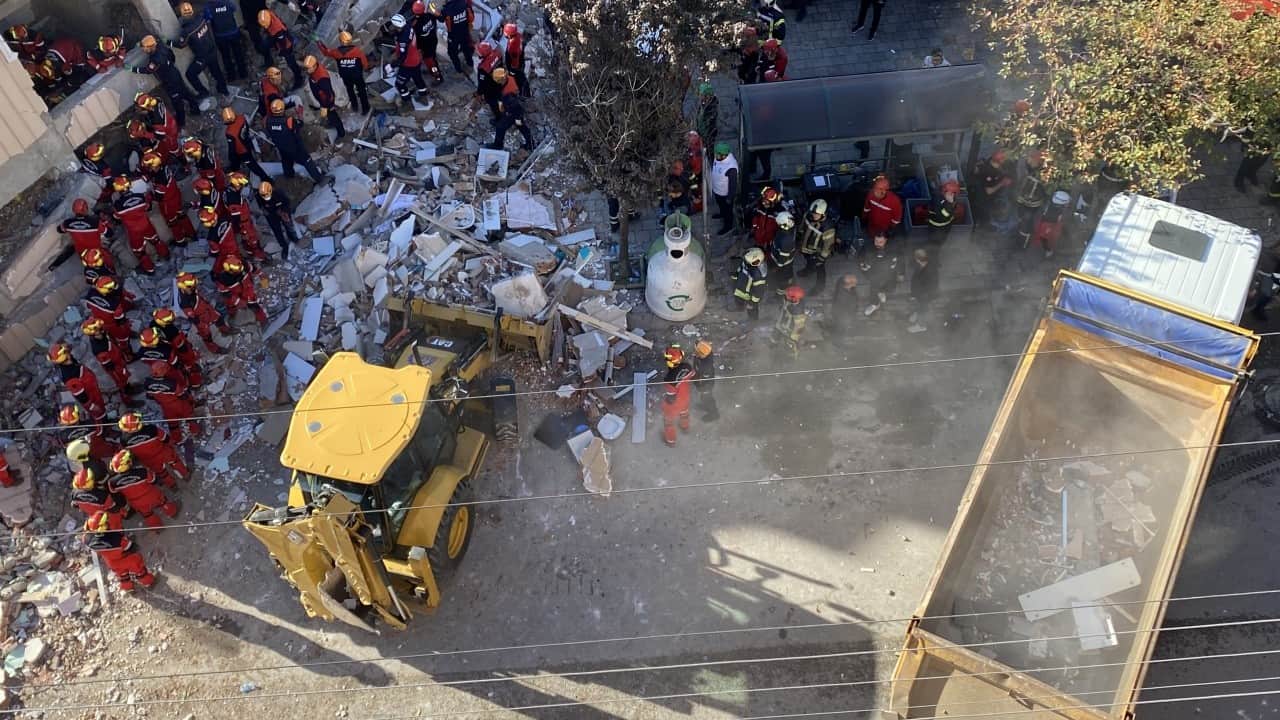 Gebze'de çöken 6 katlı bina böyle görüntülendi