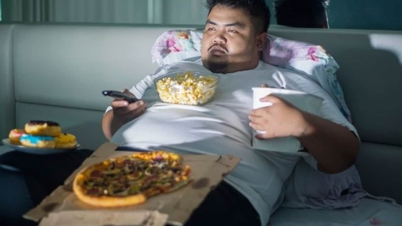 Foto - Gece yenen bir tabak yemek vücudun dengelerini alt üst ediyor... Bakın uyarılar neler...