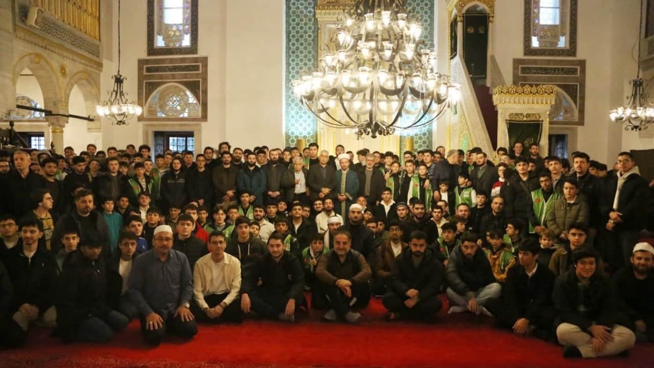 Foto - Gençler saf tuttu akıllara 28 Şubat’ın Uğur Dündar’ı geldi! 