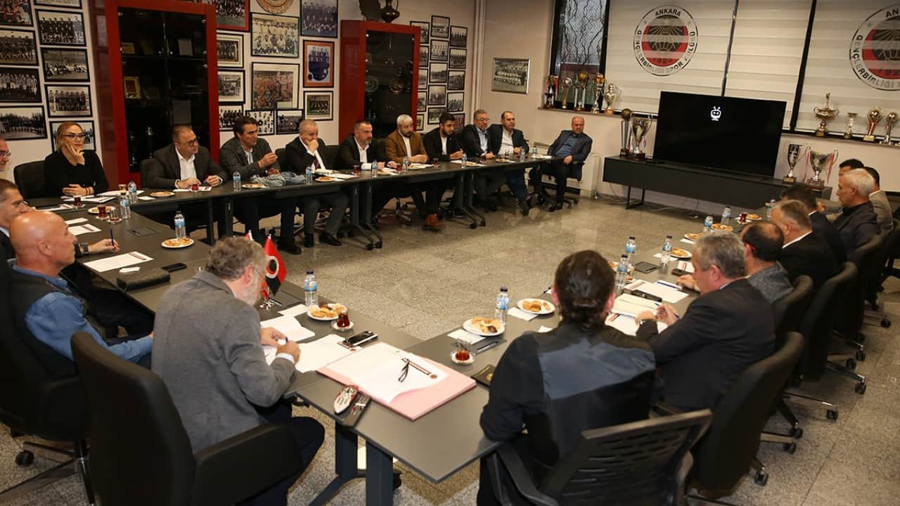 Foto - Gençlerbirliği'nde skandallar bitmiyor! Kongre'ye alkollü gelen ve olayların başrolü olan O isim yönetimde...
