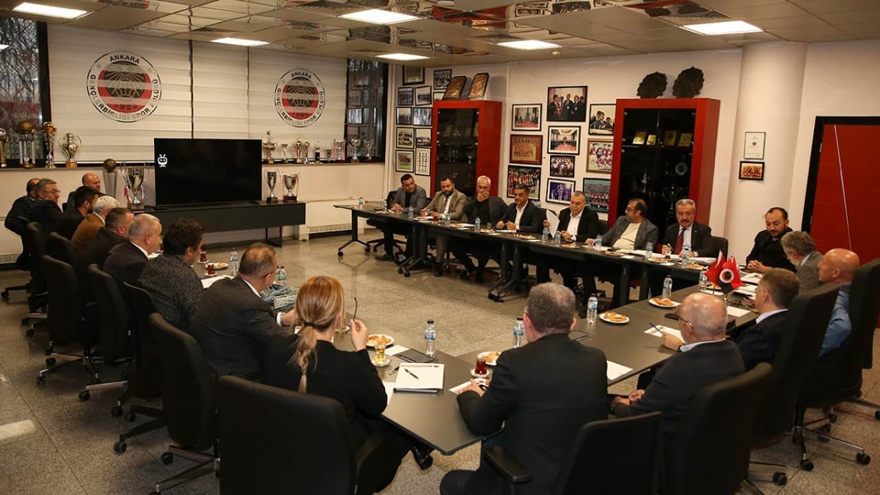 Foto - Gençlerbirliği'nde skandallar bitmiyor! Kongre'ye alkollü gelen ve olayların başrolü olan O isim yönetimde...