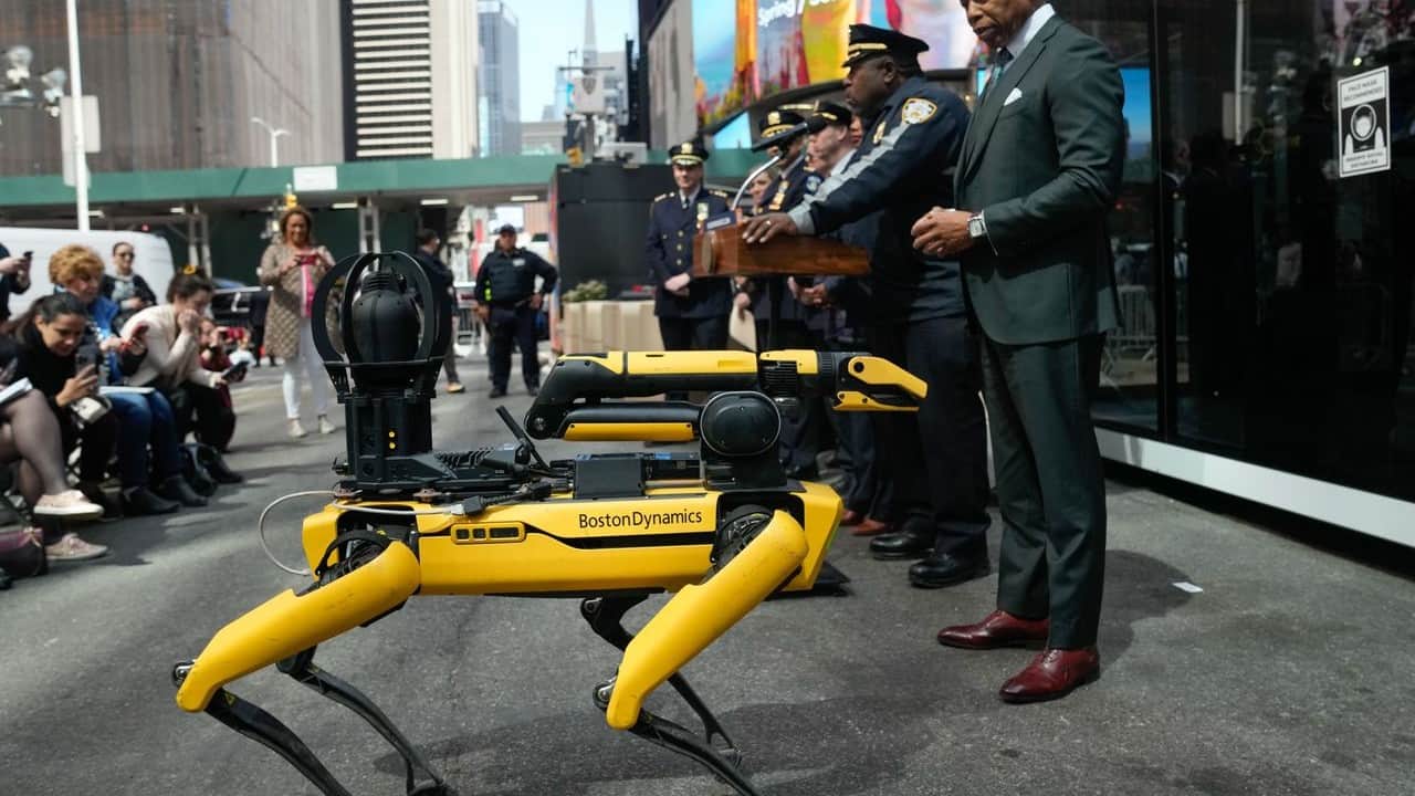 Foto - Göçmenlerin peşinde artık robotlar olacak ICE köpekleşecek