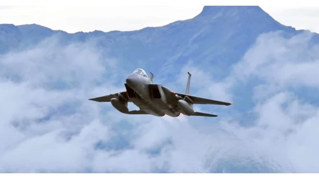 Foto - Göklerin yeni kralı için gerilim tırmandı! "F-15 alıyoruz" manşetleri ortalığı kasıp kavururken gerçek açıklandı