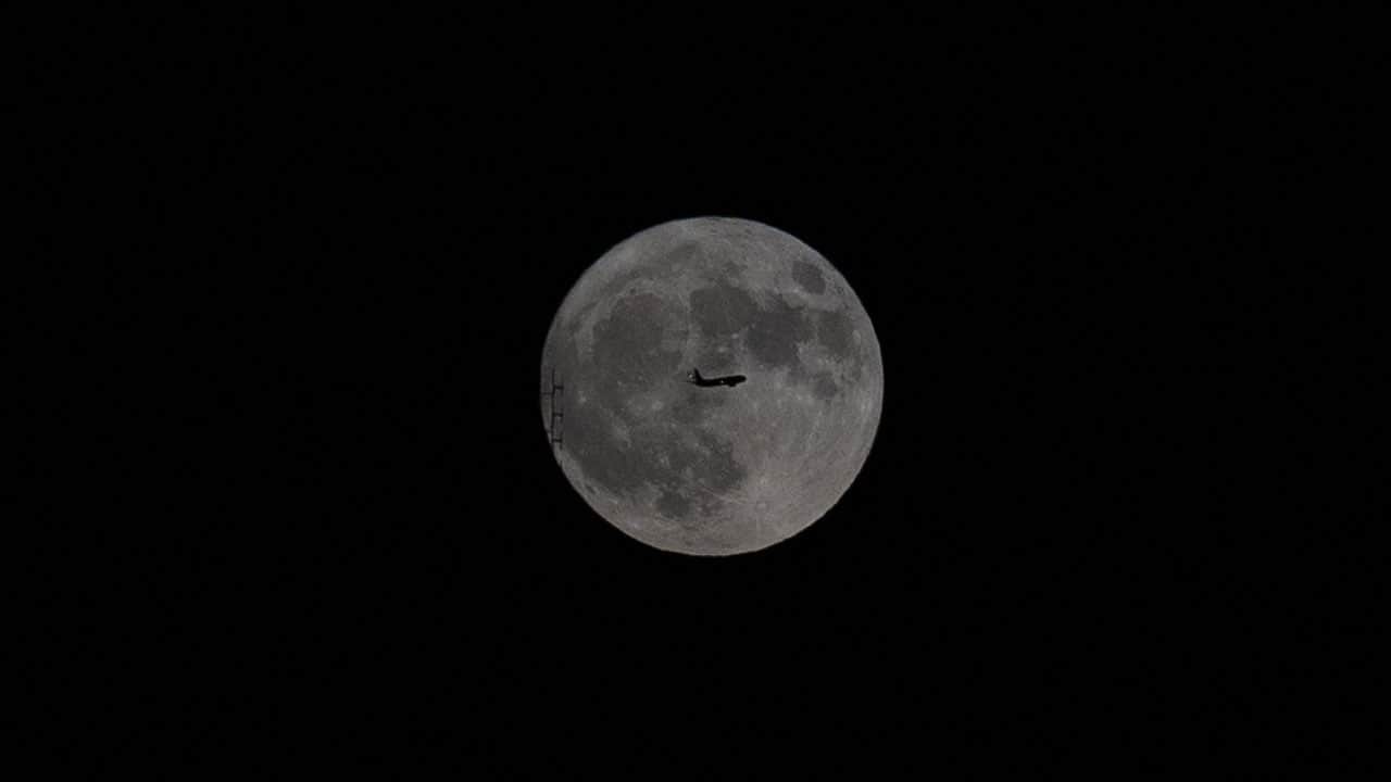 Foto - Gökyüzünde kızıl gece! Kanlı Ay izleyenleri büyüledi