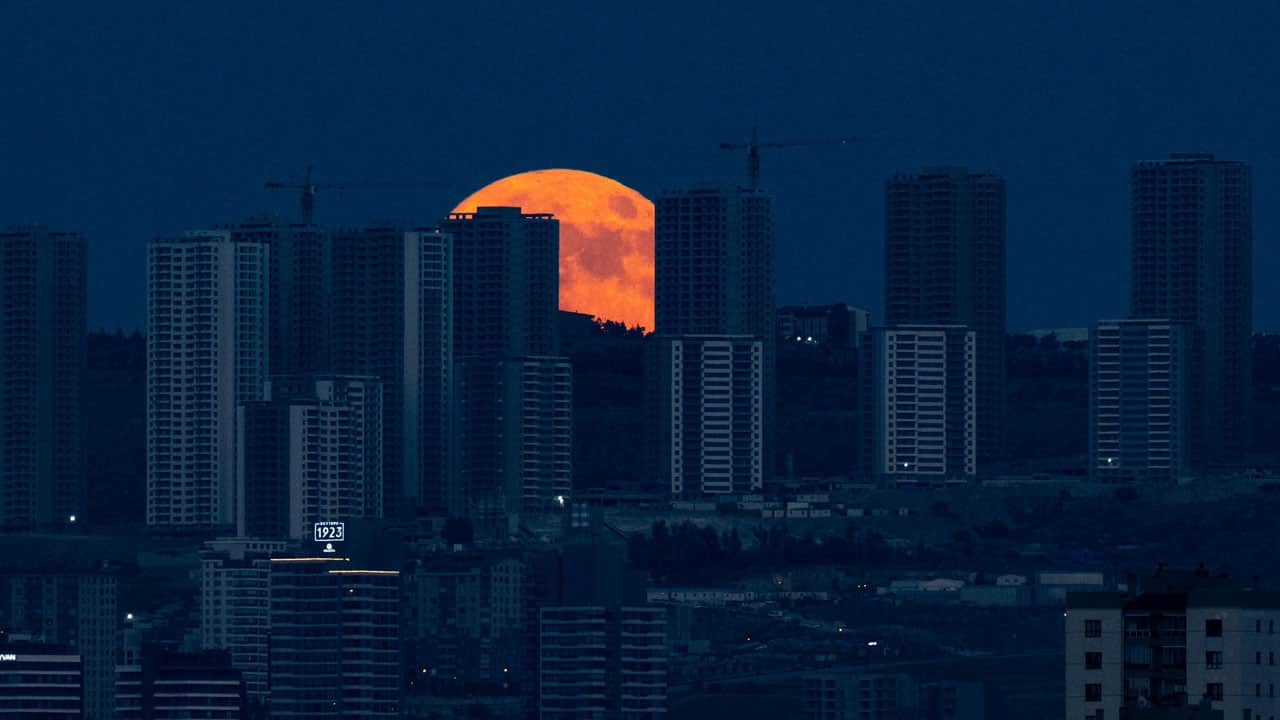 Foto - Gökyüzünde kızıl gece! Kanlı Ay izleyenleri büyüledi