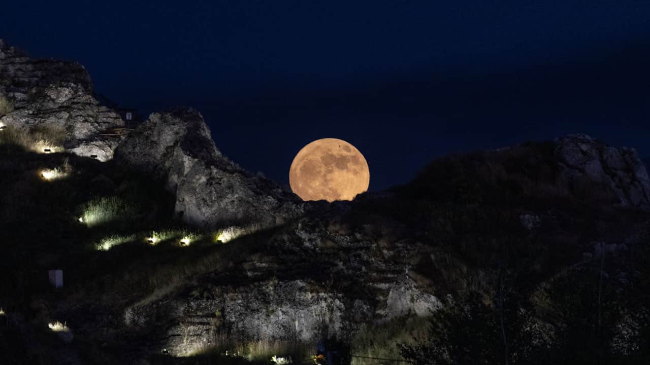 Foto - Gökyüzünde kızıl gece! Kanlı Ay izleyenleri büyüledi