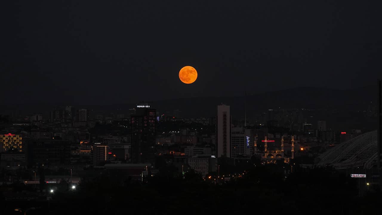 Foto - Gökyüzünde kızıl gece! Kanlı Ay izleyenleri büyüledi
