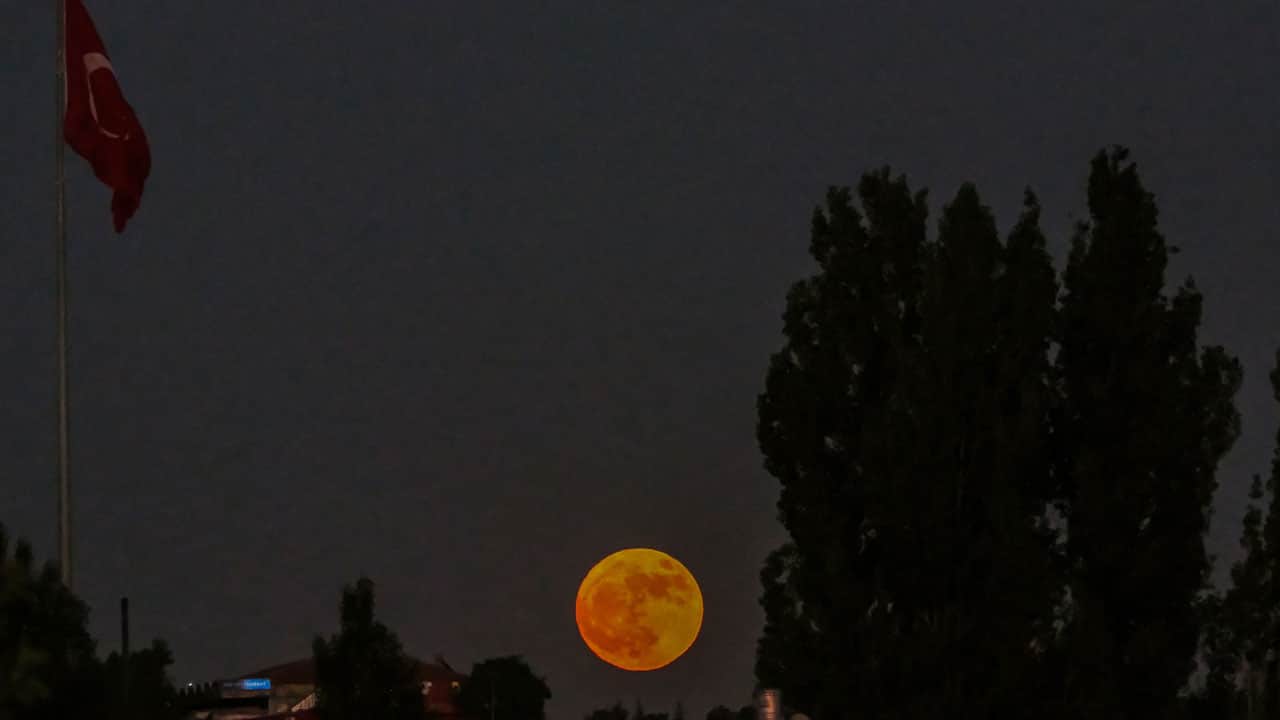 Foto - Gökyüzünde kızıl gece! Kanlı Ay izleyenleri büyüledi