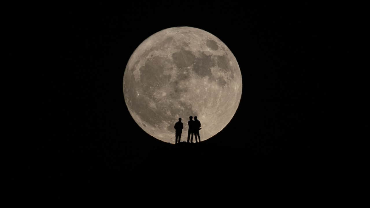Foto - Gökyüzünde kızıl gece! Kanlı Ay izleyenleri büyüledi