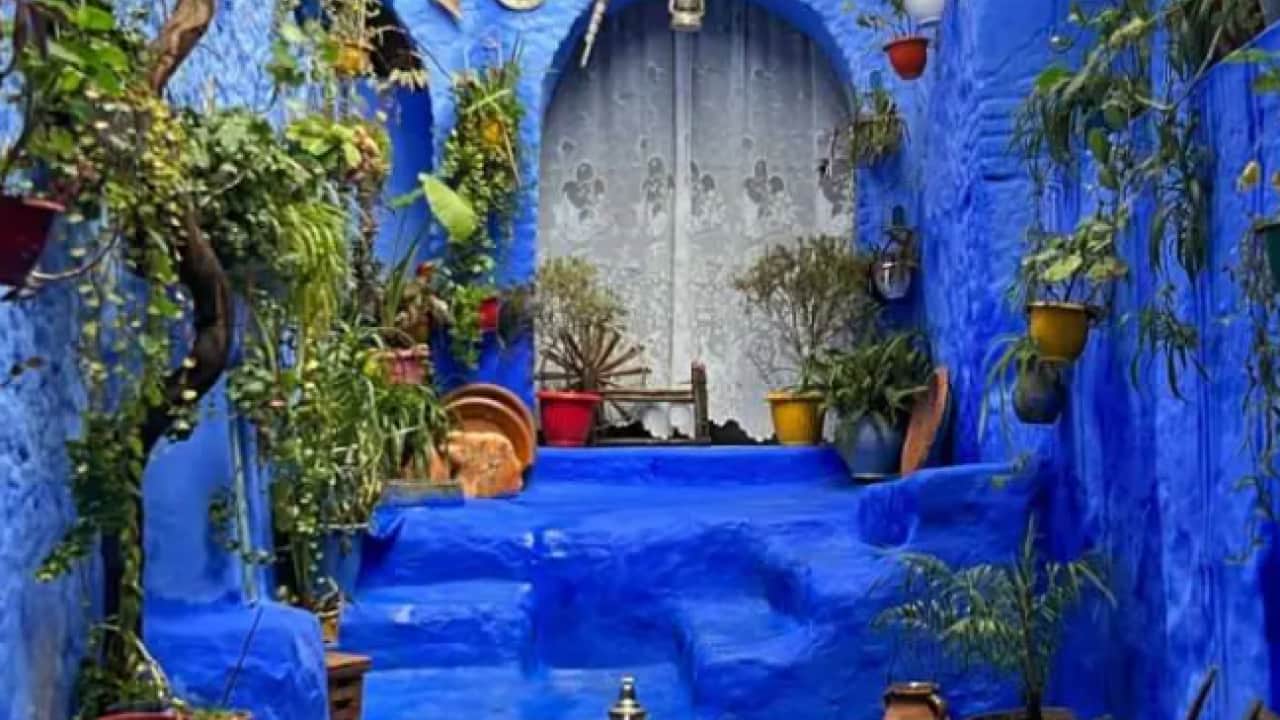 Foto - Gökyüzünden ayırt edilemiyor: Bütün kasaba maviye büründü!