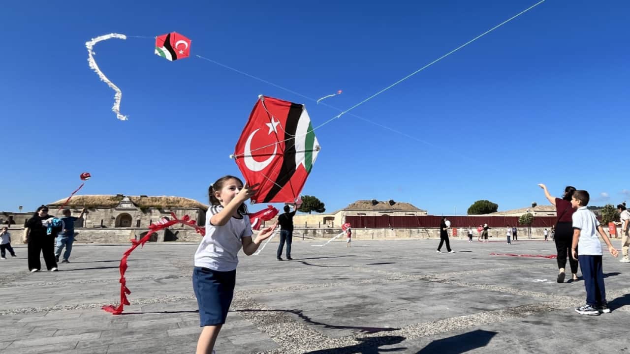 Gökyüzünden özgürlük mesajı verdiler: Uçurtmalar Gazzeli çocuklar için uçtu