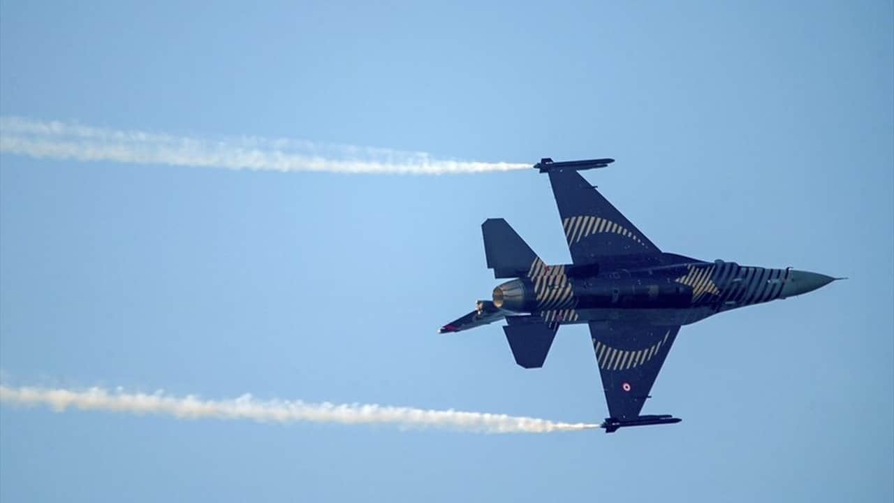Foto - Gökyüzüne Türk imzası: F-16’larımızın biri kalktı, biri indi