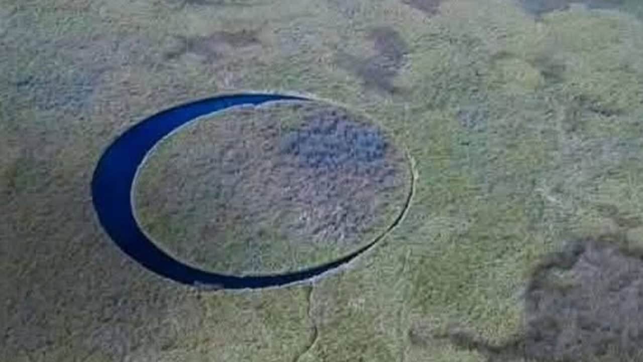 Foto - Google Earth’te fark edildi! Suyun üstünde dönen gizemli ada