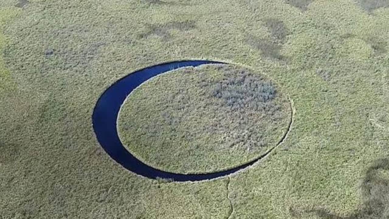 Foto - Google Earth’te fark edildi! Suyun üstünde dönen gizemli ada