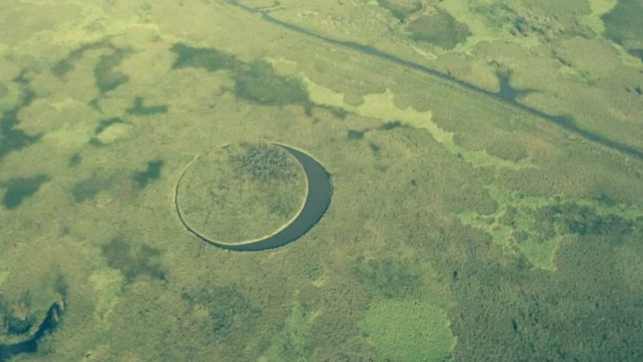 Foto - Google Earth’te fark edildi! Suyun üstünde dönen gizemli ada