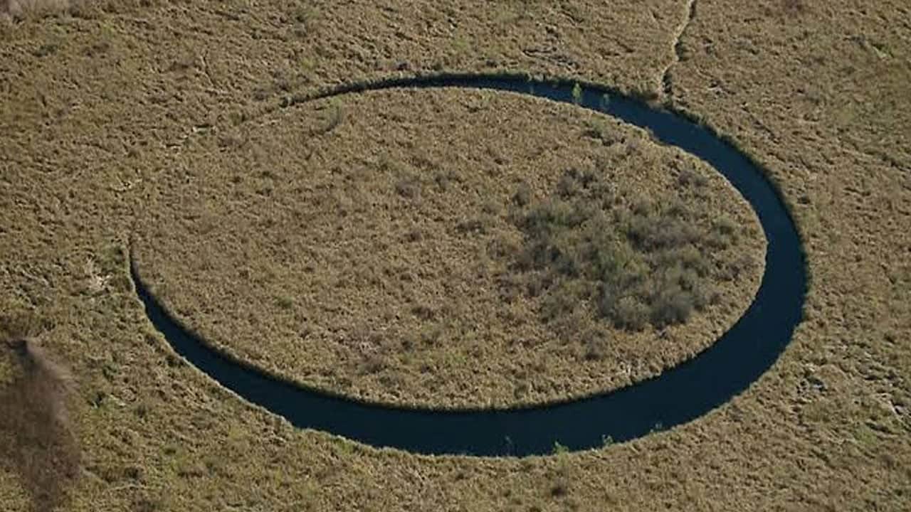 Foto - Google Earth’te fark edildi! Suyun üstünde dönen gizemli ada