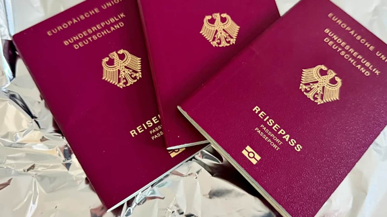 Foto - Gören herkes yapmaya başladı: Pasaportunuzu alüminyum folyoya sarın!