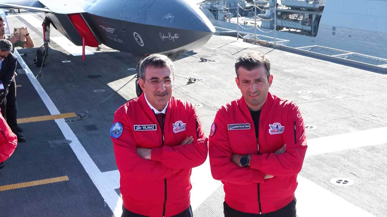 Foto - Gözdağı gibi mesaj! TEKNOFEST Mavi Vatan'da Cevdet Yılmaz'dan savunma sanayii şovu!