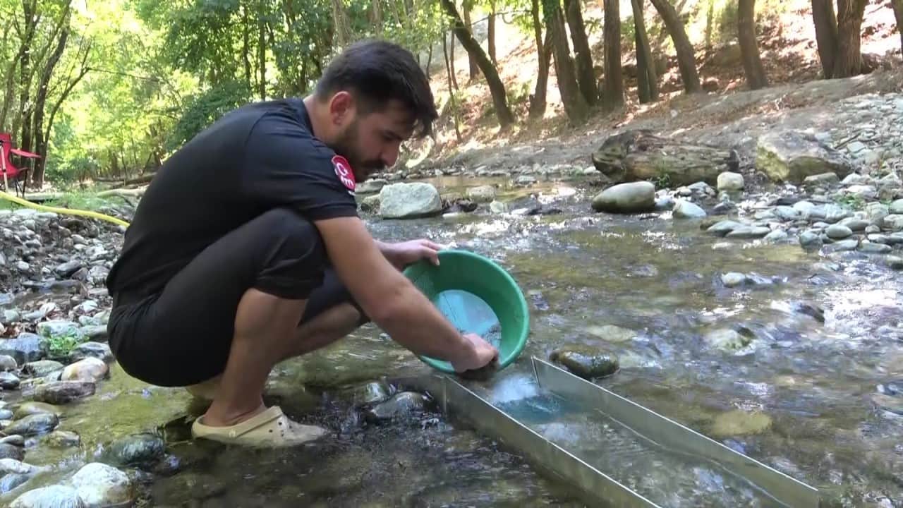 Foto - Günde 3-4 gram çıkarıyor