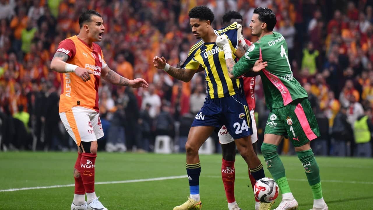 Foto - Gündeme oturacak açıklama geldi: Fenerbahçe-Galatasaray derbisi resmi olarak erteleniyor! 