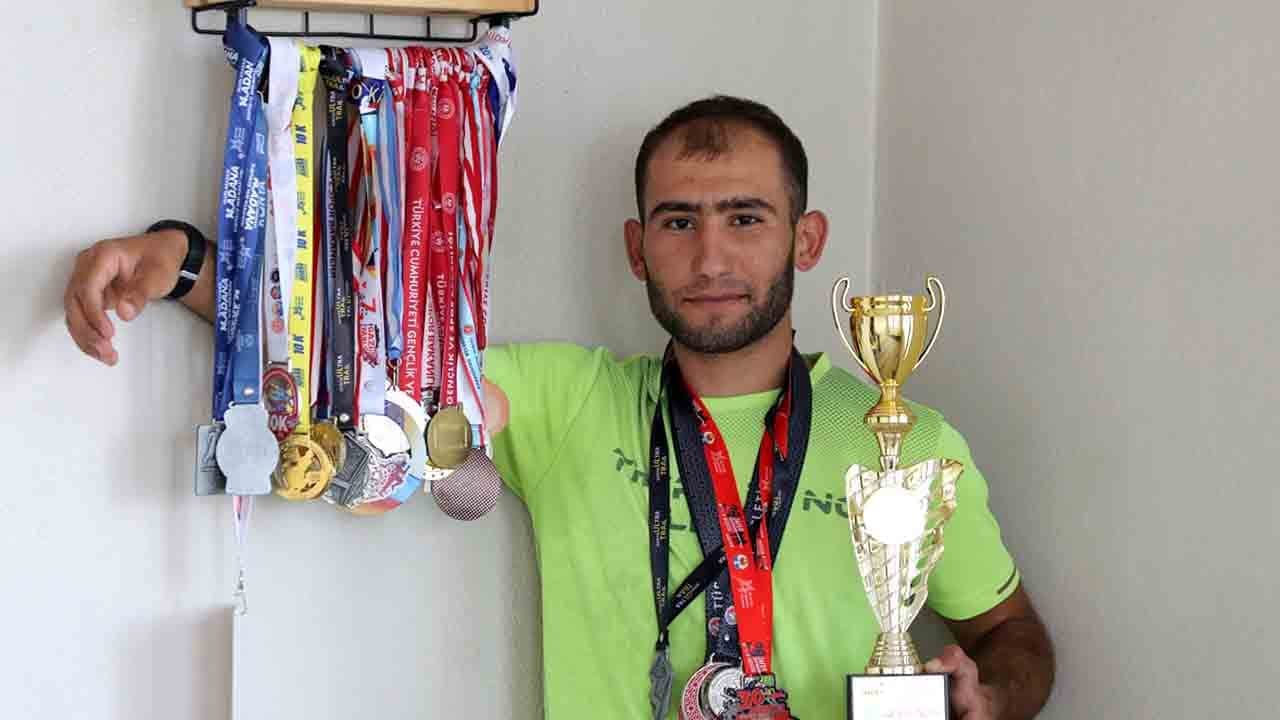 Gündüz şantiyede akşam pistte: İnşaatlarda ter döken eli nasırlı şampiyon!